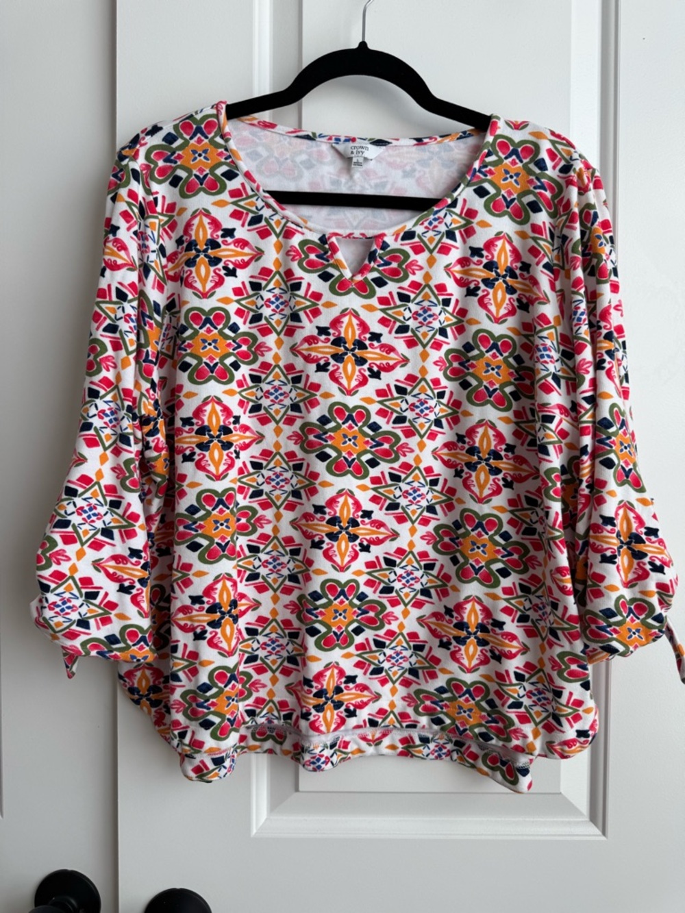 Crown & Ivy Blue Medallion Tile Knit Top w/ Tie Sleeves Large